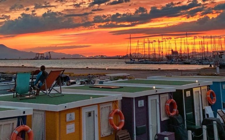 Le case galleggianti spopolano a Cagliari: prende piede un nuovo modo di ospitare