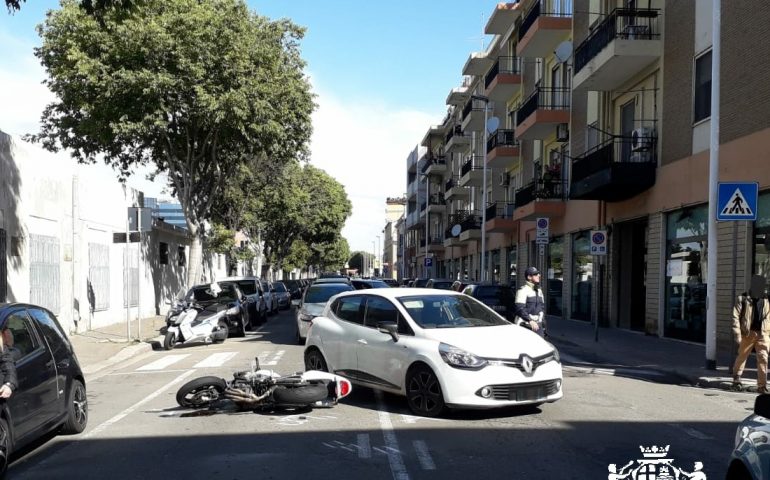 Sant’Avendrace: scontro tra auto e moto. Centauro in ospedale