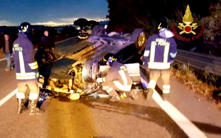 Monastir. Auto tampona un mezzo pesante e si ribalta: due feriti