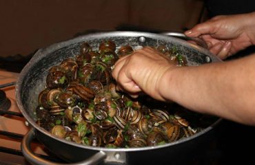 La ricetta Vistanet di oggi: sizigorrus a schiscionera, le lumache in verde alla casteddaia