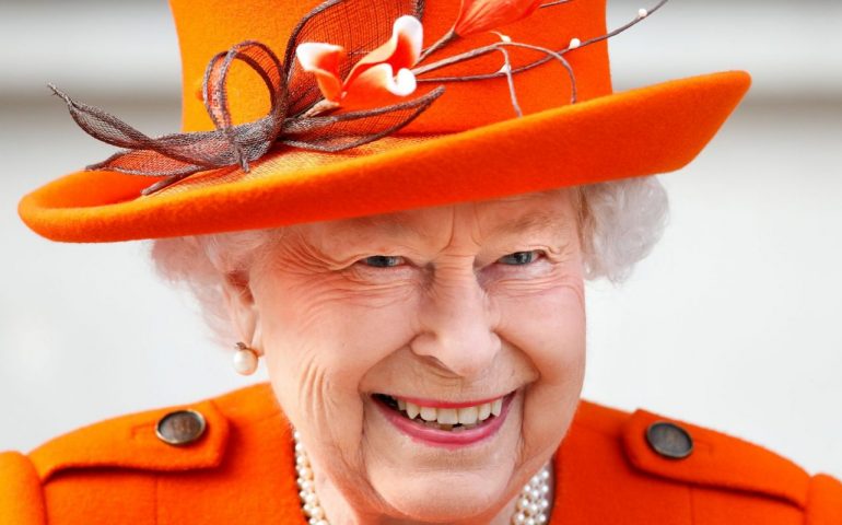 La Regina d’Inghilterra cerca un social media manager. Tutti i requisiti per candidarsi!