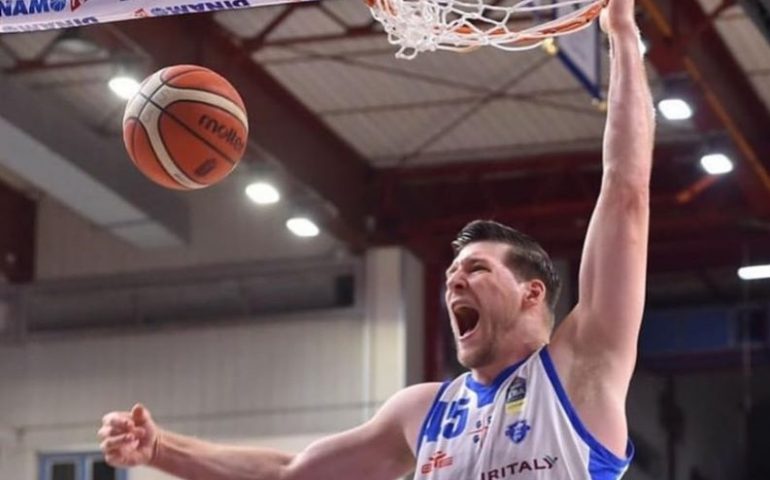 Jack Cooley in Dinamo Olimpia gara 3