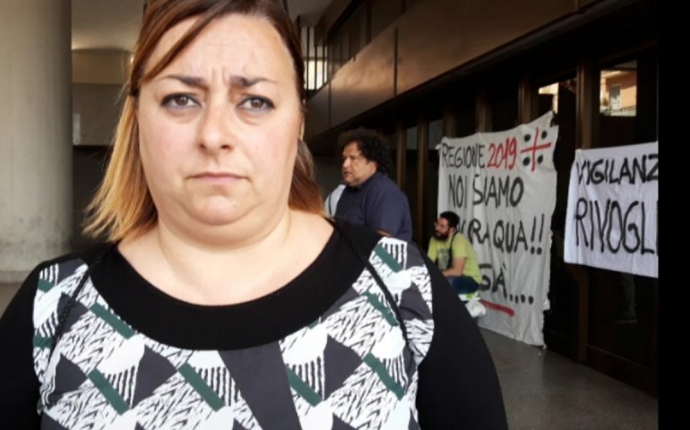 (VIDEO) La rabbia dei lavoratori portuali di Cagliari: “Vogliamo il lavoro, non ammortizzatori sociali”