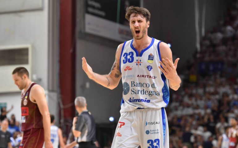 La Dinamo soffre ma batte Venezia: decisivi i liberi finali, 95-88 il punteggio