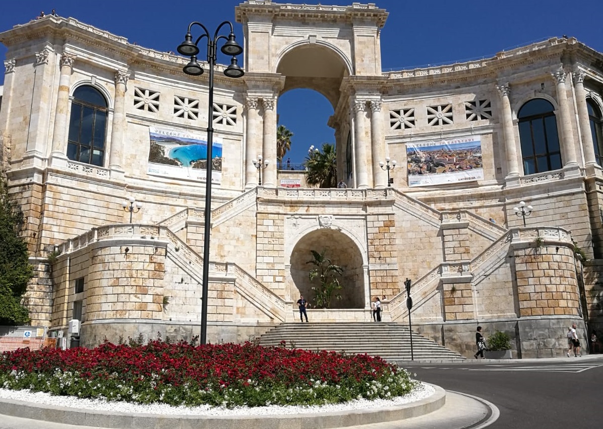 (FOTO) Cagliari, riaperta la scalinata del Bastione Saint ...