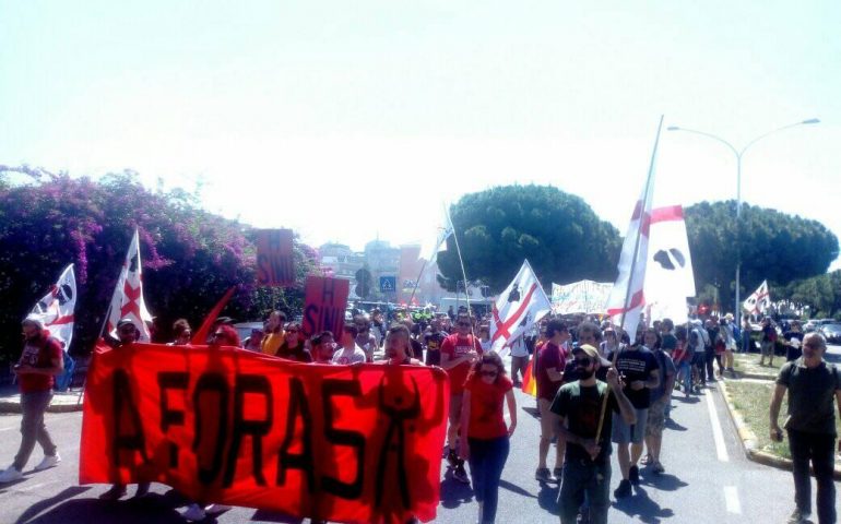 “A foras”, in marcia contro le servitù militari. Il corteo questa mattina a Cagliari