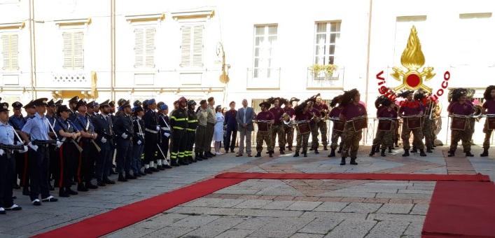 2 giugno, cerimonia in piazza Palazzo a Cagliari. Presenti anche i Vigili del fuoco