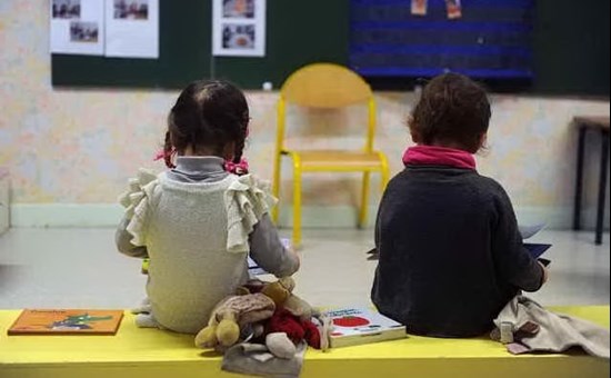 Maltrattamenti alla scuola materna di Santa Maria Navarrese. Due maestre sospese, al vaglio i video delle telecamere