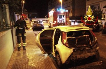 auto incendiata in via Dublino Quartu