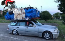 Traslochi estremi. Da Bari a Savona con una camera da letto in auto: ritirati patente e libretto