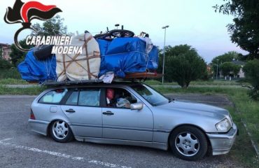 Traslochi estremi. Da Bari a Savona con una camera da letto in auto: ritirati patente e libretto