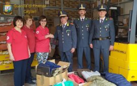 Oltre cento capi donati dalla Guardia di Finanza di Sarroch alla Croce Rossa di Cagliari