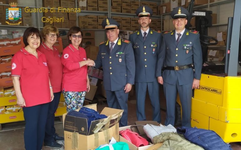 Oltre cento capi donati dalla Guardia di Finanza di Sarroch alla Croce Rossa di Cagliari