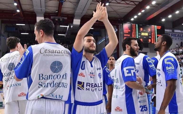 I giocatori della Dinamo Banco di Sardegna