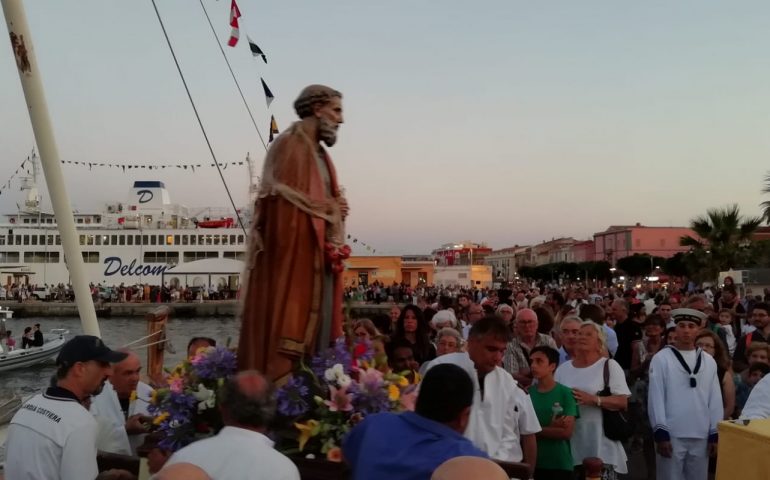 Carloforte. La suggestiva processione in mare in onore di San Pietro