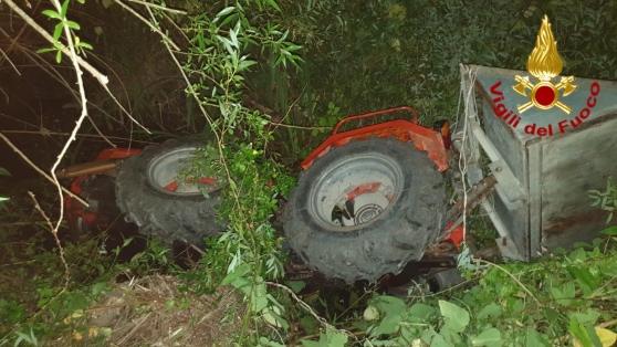 Muore intrappolato sotto il suo trattore. Tragedia a Pozzomaggiore