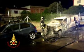 Incendio auto a Decimomannu