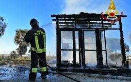 Incendio di un chiosco al Poetto di Quartu