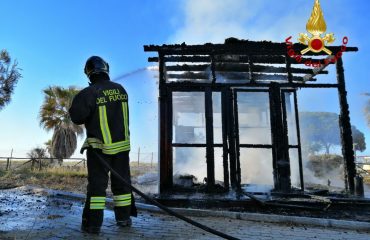 Incendio di un chiosco al Poetto di Quartu