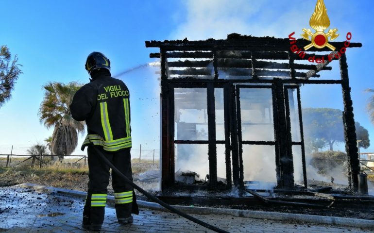 Incendio di un chiosco al Poetto di Quartu