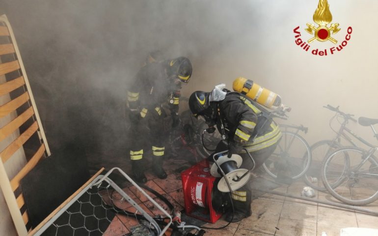 Incendio in un seminterrato in via delle Spighe a Pirri