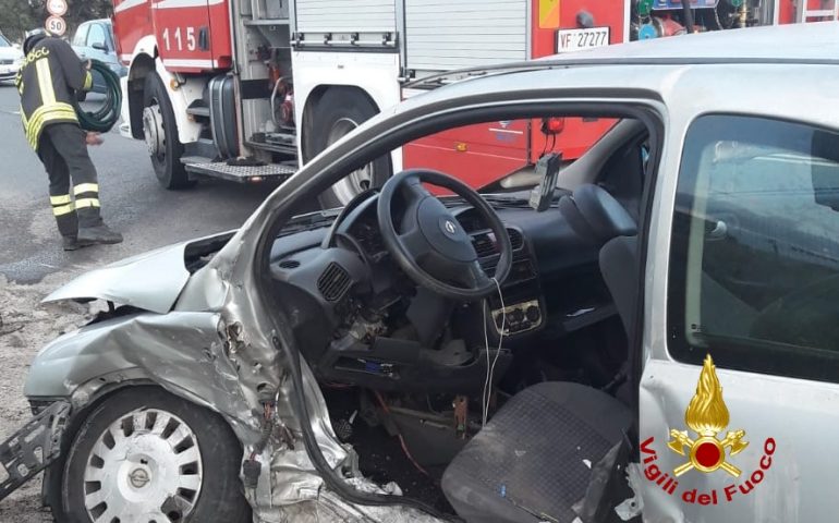 Incidente sulla SS 554: una persona estratta dalle lamiere