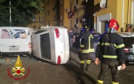 San Michele, auto si ribalta in corsa ma all'arrivo dei soccorsi il conducente si dilegua