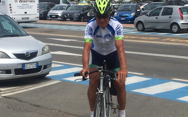 Luigi, anziano e invalido gira l’Italia in bici ed è arrivato in Sardegna