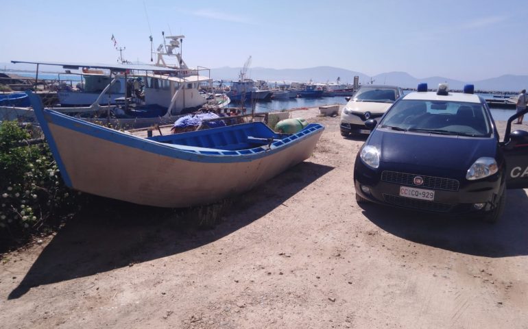 Barchino di migranti trovato dai Carabinieri a Porto Pino