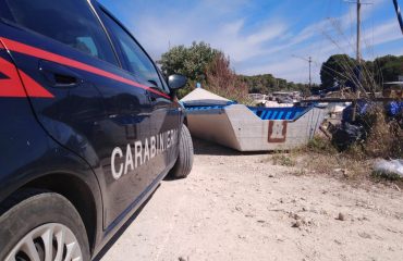 Barchino di migranti trovato dai Carabinieri a Porto Pino