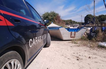 Barchino di migranti trovato dai Carabinieri a Porto Pino