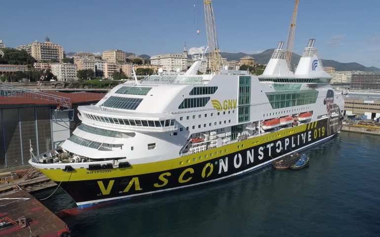 La nave per il concerto di Vasco Rossi allestita da Grandi Navi Veloci