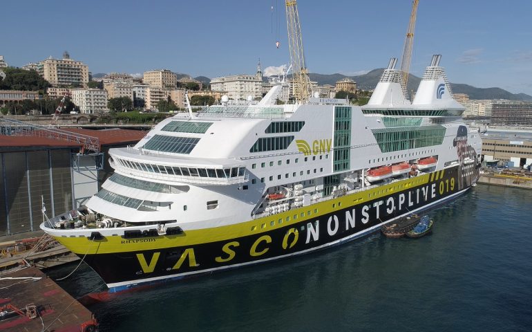 La nave per il concerto di Vasco Rossi allestita da Grandi Navi Veloci