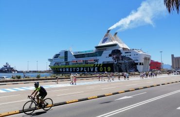La nave dei fan di Vasco Rossi arriva al porto di Cagliari