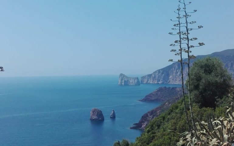 La foto. Nebida, il Pan di Zucchero e la bellezza del mare oggi