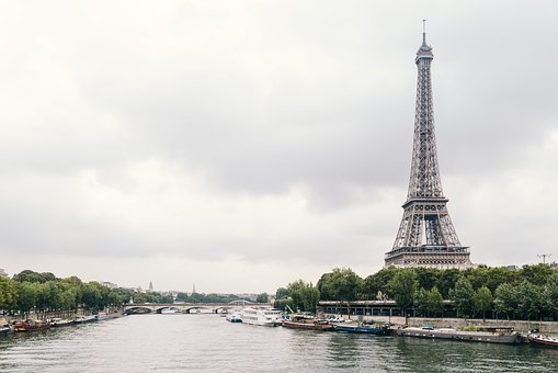 Parigi. Incendio in un palazzo nell'XI arrondissement: tre morti e ventisette feriti