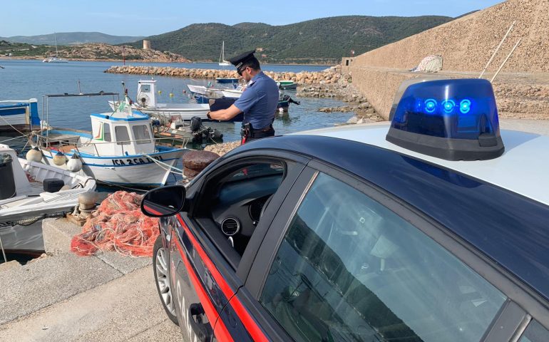 Carabinieri al porto di Teulada