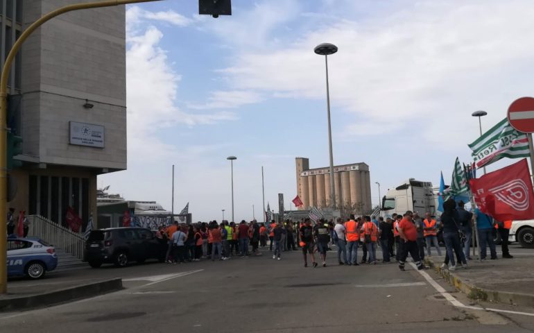 Cagliari, da giovedì 2 gennaio i portuali tornano al lavoro