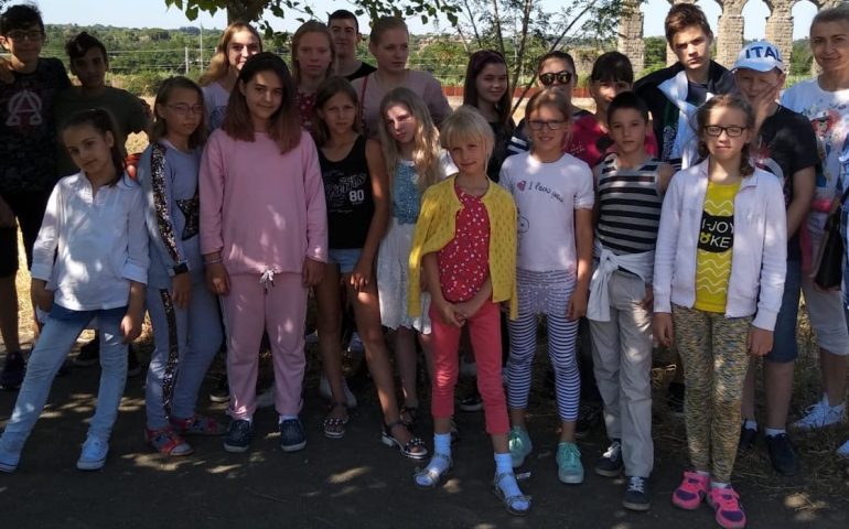 Progetto Chernobyl: oggi a Cagliari il primo gruppo di bambini bielorussi pronti a passare l’estate con le famiglie sarde