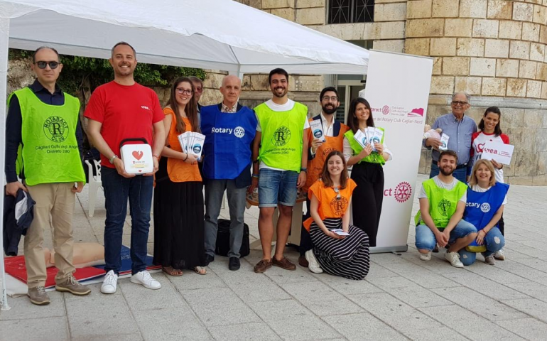 Cagliari Rotaract defibrillatori