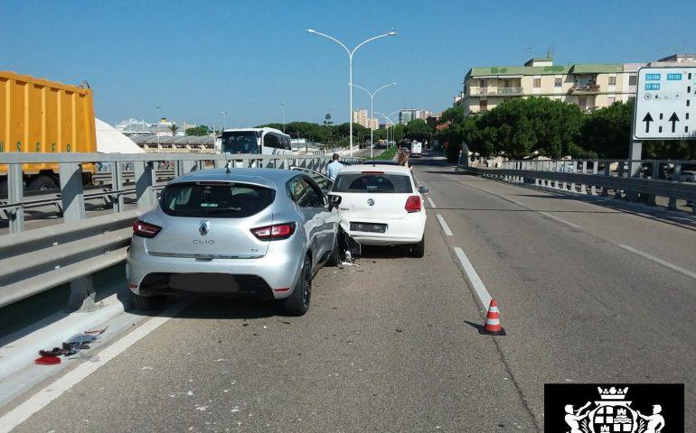 Il tamponamento a catena in viale Ferrara