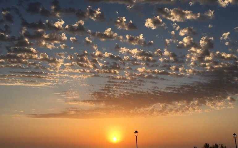 La foto: spettacolare tramonto a Marina di Arbus