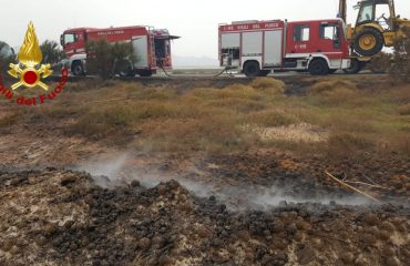 Combustione alghe a giorgino vigili del fuoco