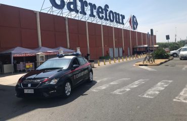 carabinieri-carrefour-furto