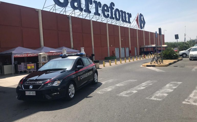 carabinieri-carrefour-furto