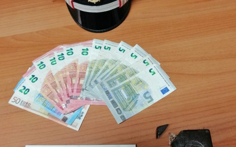 Hashish e denaro: giovane arrestato dai carabinieri a Pirri
