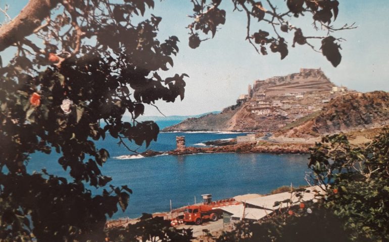 La Sardegna che non c’è più: Castelsardo fine anni ’60, poche case e tanta natura