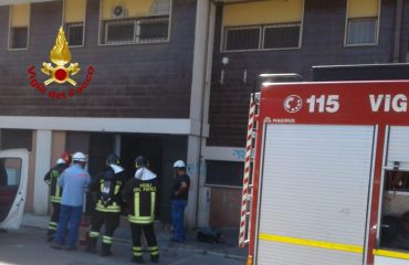 Incendio di una cabina elettrica in via Mattei