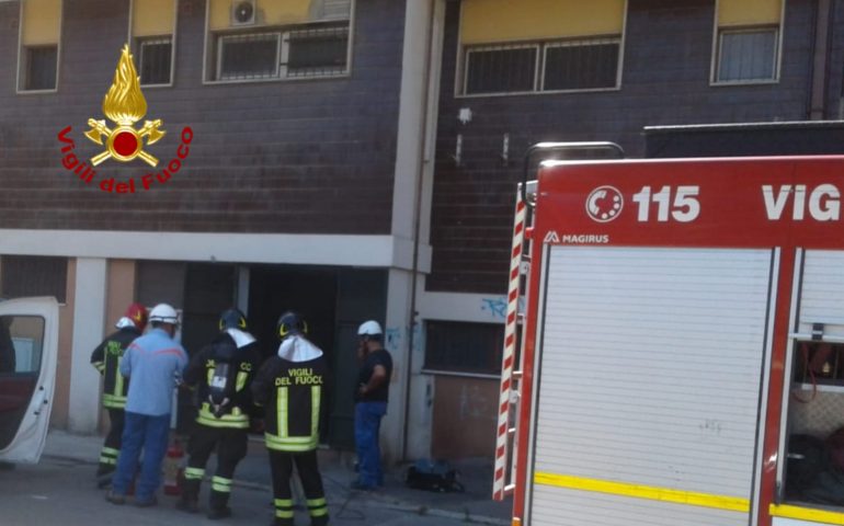 Incendio di una cabina elettrica in via Mattei