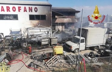 Incendio di un capannone a San Gavino